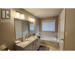 3074 TURNER CRESCENT - 36