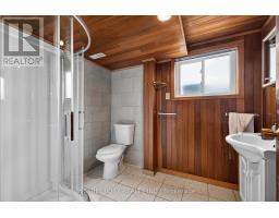 14 NICHOLAS CRESCENT - 31