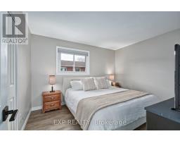 8 METCALFE CRESCENT - 14