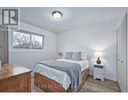 8 METCALFE CRESCENT - 16