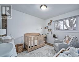 8 METCALFE CRESCENT - 18