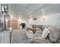 8 METCALFE CRESCENT - 20