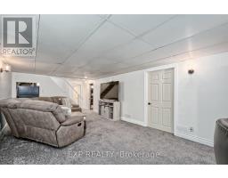 8 METCALFE CRESCENT - 21