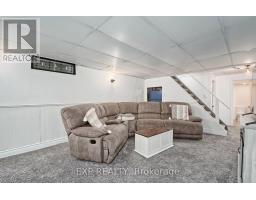 8 METCALFE CRESCENT - 22