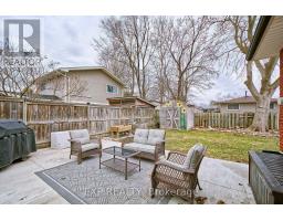 8 METCALFE CRESCENT - 27