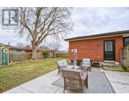 8 METCALFE CRESCENT - 28