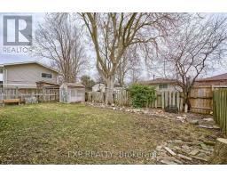 8 METCALFE CRESCENT - 32