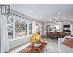 8 METCALFE CRESCENT - 6