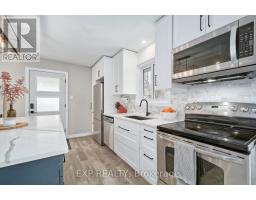 8 METCALFE CRESCENT - 9