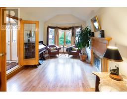 922 COUNTRY CLUB CRESCENT - 21