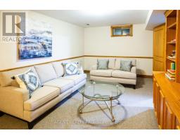 922 COUNTRY CLUB CRESCENT - 44