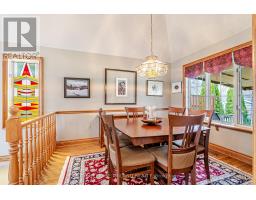 28 SINCLAIR CRESCENT - 10