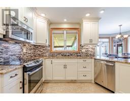 28 SINCLAIR CRESCENT - 13