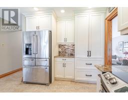 28 SINCLAIR CRESCENT - 14