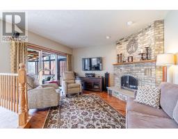 28 SINCLAIR CRESCENT - 16