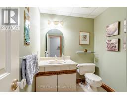 28 SINCLAIR CRESCENT - 18