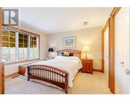 28 SINCLAIR CRESCENT - 27