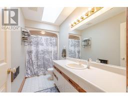 28 SINCLAIR CRESCENT - 28