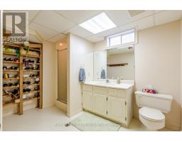 28 SINCLAIR CRESCENT - 31