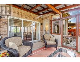 28 SINCLAIR CRESCENT - 35