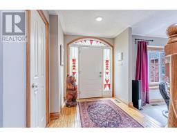 28 SINCLAIR CRESCENT - 4