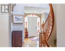 28 SINCLAIR CRESCENT - 5