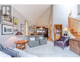 28 SINCLAIR CRESCENT - 8