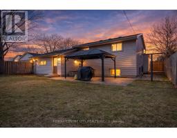 18 HIGHVIEW DRIVE - 32