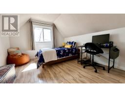 15 CHANCTON CRESCENT - 12