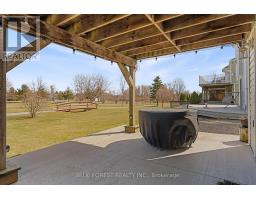 37 UPPER CANADA DRIVE - 26