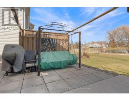 37 UPPER CANADA DRIVE - 27