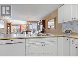 37 UPPER CANADA DRIVE - 8