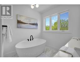 60 - 101 MEADOWLILY ROAD S - 40