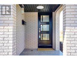 25 HOLIDAY AVENUE - 2