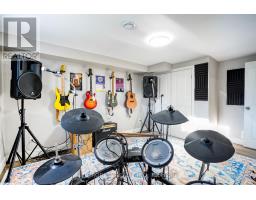 25 HOLIDAY AVENUE - 34