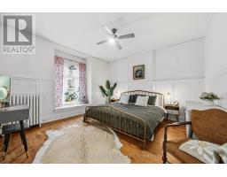 34 GLADSTONE AVENUE - 18