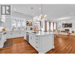 757 ZAIFMAN CIRCLE - 21