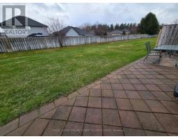 5 - 5 FOXHOLLOW DRIVE - 32