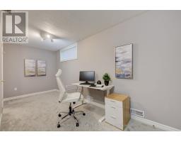 20 - 270 NORTH CENTRE ROAD - 36