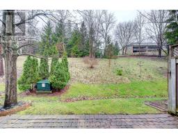 20 - 270 NORTH CENTRE ROAD - 41