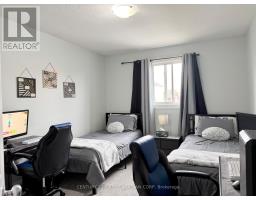 9 BARRETT CRESCENT - 16