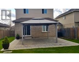 9 BARRETT CRESCENT - 23