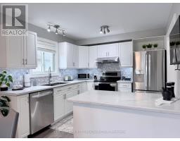 9 BARRETT CRESCENT - 6