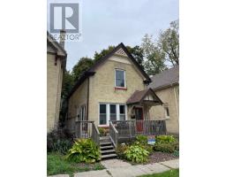 6 VICTOR STREET - 21