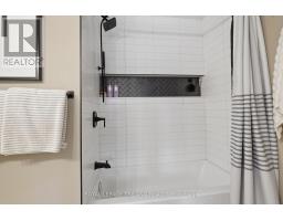 16 BOWCOTT CRESCENT - 18