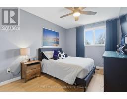 16 BOWCOTT CRESCENT - 22