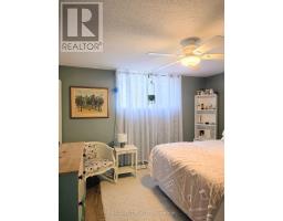 25 - 20 HURON STREET N - 15