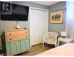 25 - 20 HURON STREET N - 16