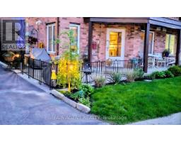 25 - 20 HURON STREET N - 26