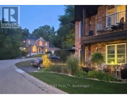 25 - 20 HURON STREET N - 28